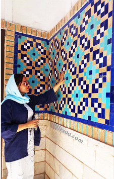 کاشی سوسن-کاشی دست ساز تابلویی