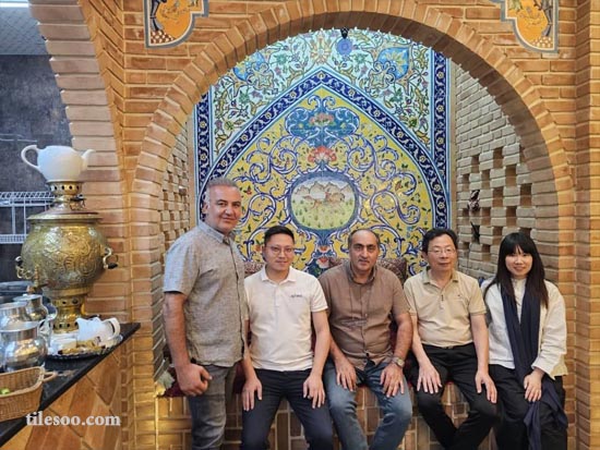 دکوراسیون رستوران و کافه با انواع کاشی مدرن و سنتی