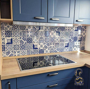 کاشی 20 در 20 برشی طرح دار برای بین کابینتی