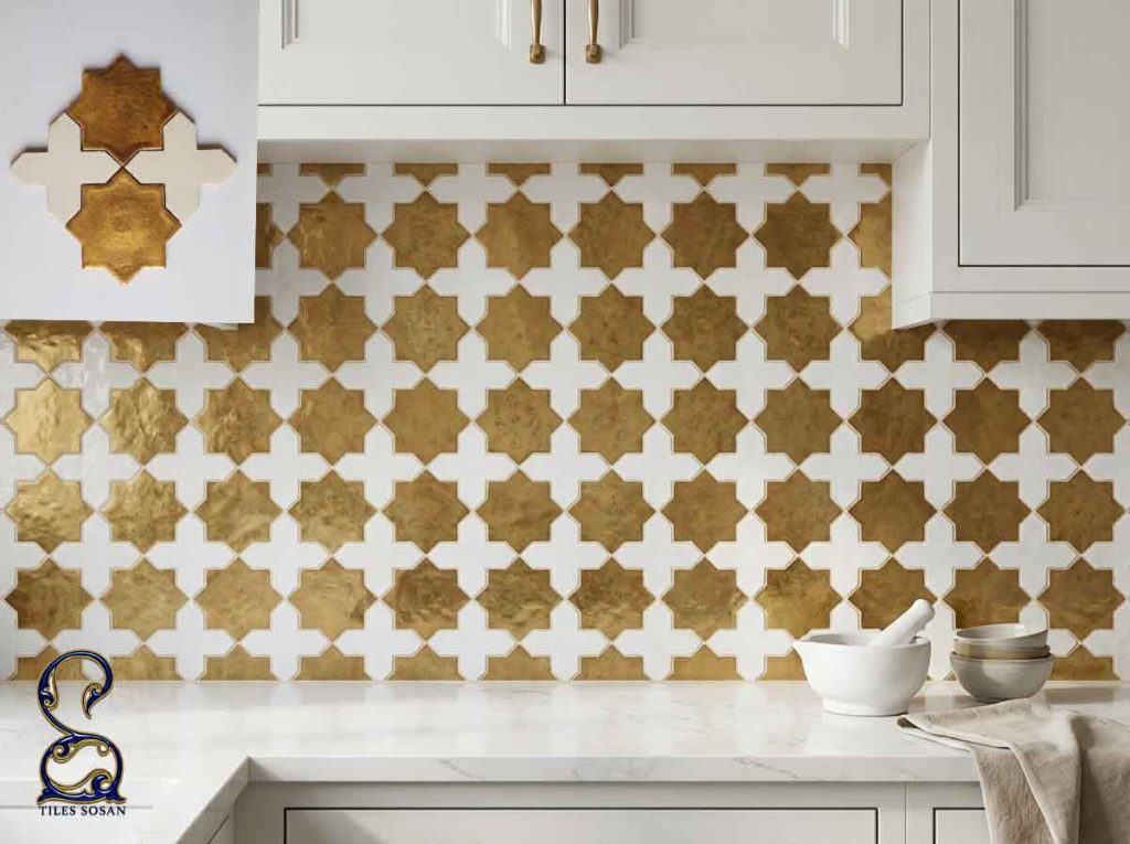 کاشی بین کابینتی سفید و طلایی برای کابینت سفید